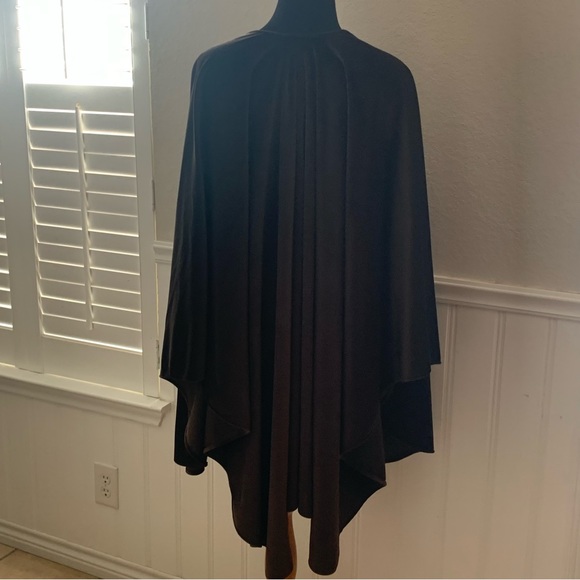 A. Brod vintage cape cover - Picture 3 of 7